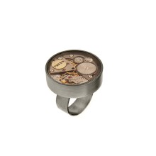 Pierścionek z mechanizmem zegarowym z kolekcji Vintage