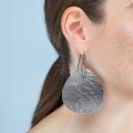 Duże, ciemne kolczyki z kolekcji Moon o nieregularnej powierzchni  MOK32-7 ORSKA