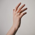 Szeroka, miedziana obrączka z kutą powierzchnią z kolekcji Eternal  EP31-4 ORSKA