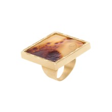 Striking ring with square amber and engraving from the Baltica collection