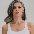 Naszyjnik z zawieszką inspirowaną linia pępka z kolekcji Body