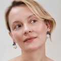 Srebrne, asymetryczne kolczyki z perłami słodkowodnymi z kolekcji Parer ORSKA