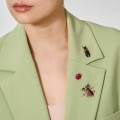 Artystyczny czerwony pin w kształcie biedronki z kolekcji Plantis PLB19-1 ORSKA