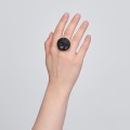 Ring with lips carved in wood from the Kembali collection KEN48-1