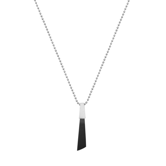 Long silver necklace with jade from the Guatemala collection