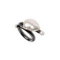 Srebrny pierścionek z perłą barokową
