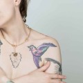 Subtelny kobiecy naszyjnik z niewielkim tatuażem z kolekcji Tattoo od ORSKA biżuteria
