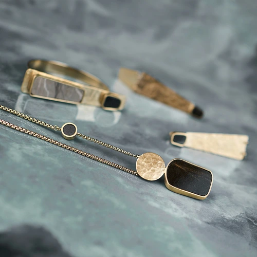Pozłacana bizuteria z ceramiką inspirowną kamieniami naturalnymi marki ORSKA