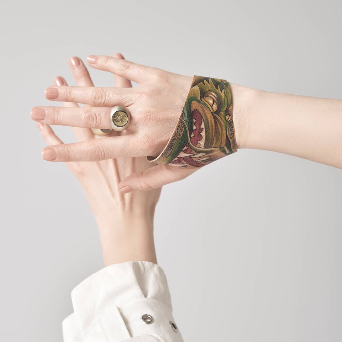 Ręcznie wykonana bransoletka na dłoń z kolekcji Tattoo od ORSKA biżuteria