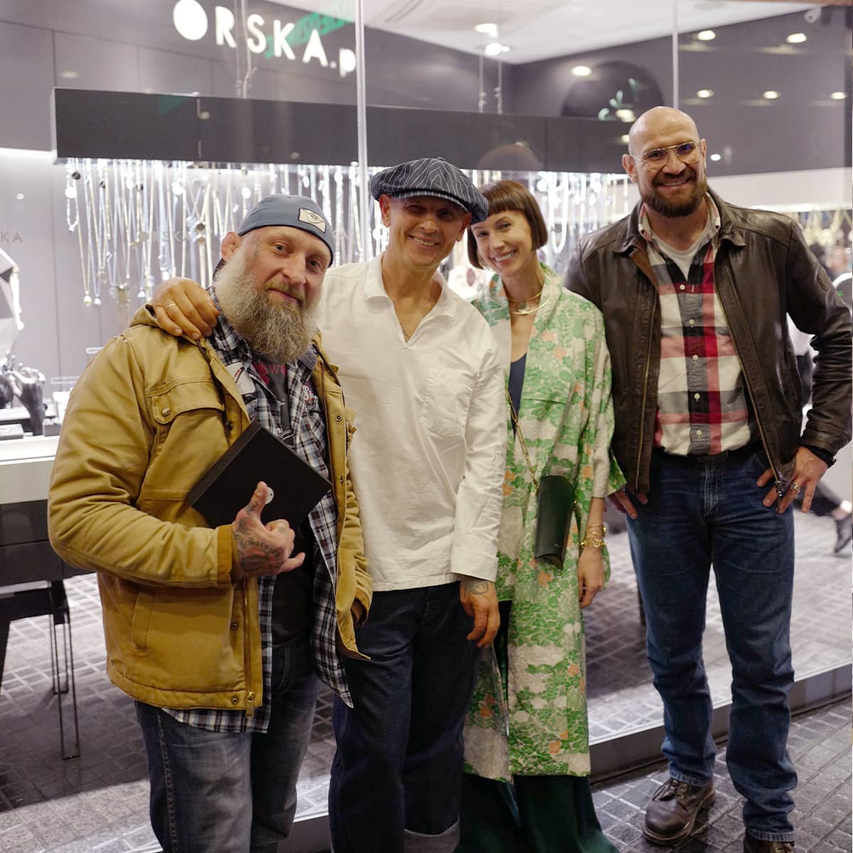 artystyczna biżuteria z kolekcji Tattoo od ORSKA biżuteria w dniu premiery projektatnka i zaproszeni goście